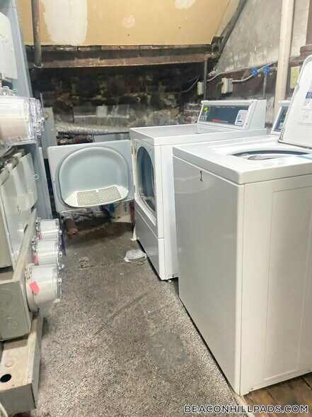 Building Photo - 72 Revere St