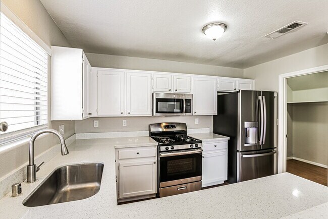 Building Photo - 2110 Big Boulder Dr