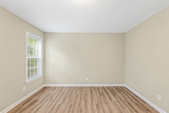 Building Photo - Welcome to this charming 4 bedroom, 2 bathroom home located in Greensboro, NC.