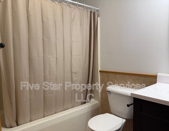 Building Photo - 5101 Dove Dr