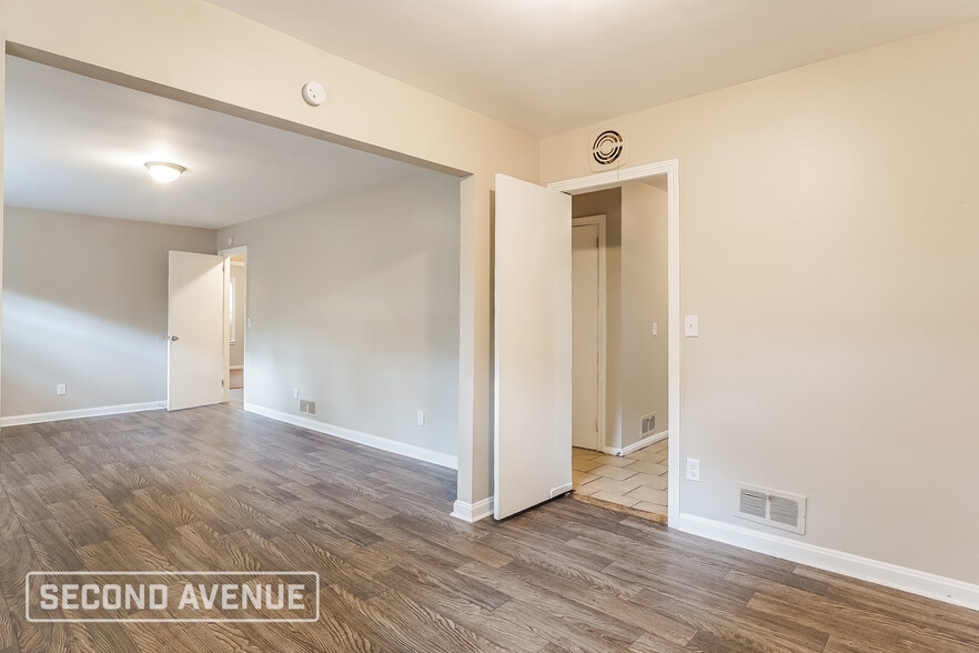 Building Photo - 9725 Red Ln Dr