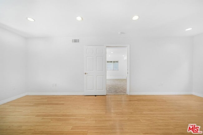 Building Photo - 741 N Las Palmas Ave