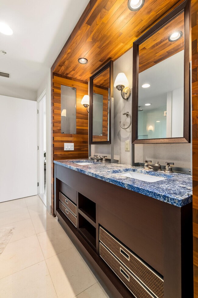 Building Photo - 6899 Collins Ave