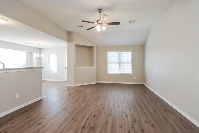 Building Photo - 906 Wisdom Dr