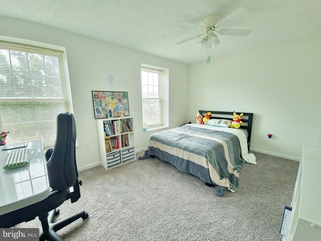 Building Photo - 10917 Outpost Dr