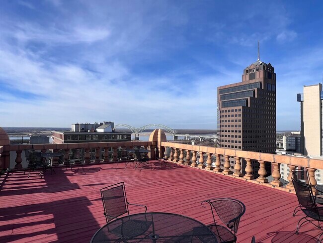 Building Photo - 10 N Main St