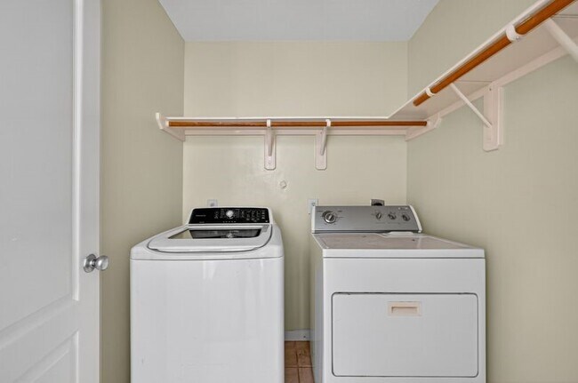 Building Photo - 7407 Hollister Ridge