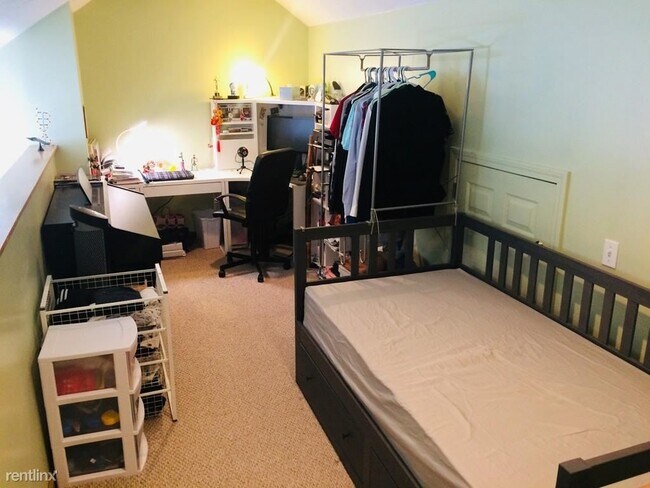 Building Photo - 2 br, 2.5 bath Townhome - 6 Tisdale Dr # 6
