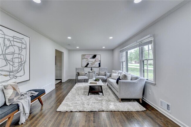 Building Photo - 1450 Cedarhurst Dr