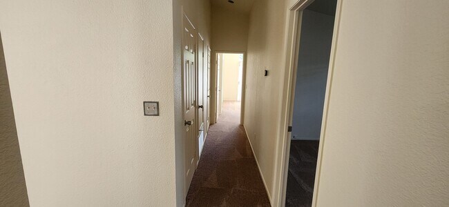 Building Photo - 3 Bedroom Elk Grove Home