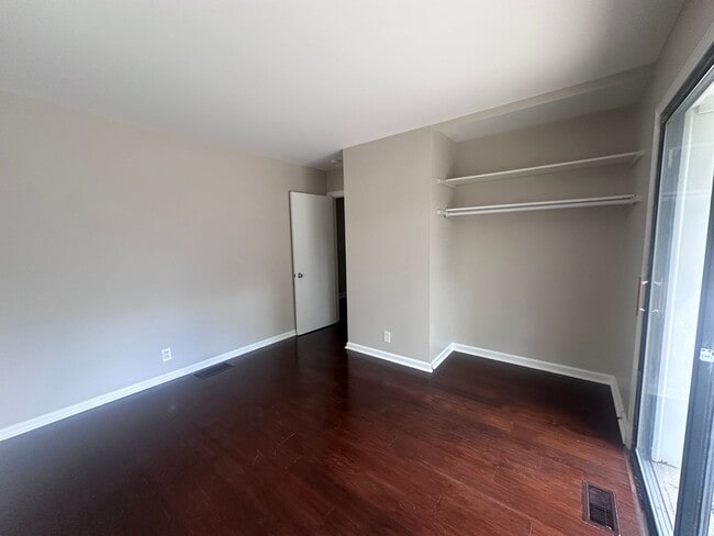 Building Photo - 2129 Dogoon Dr