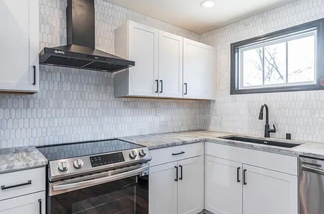 Building Photo - Fully Renovated 2BR/2BA with Garage – Walk to West Sixth & Legacy Trail