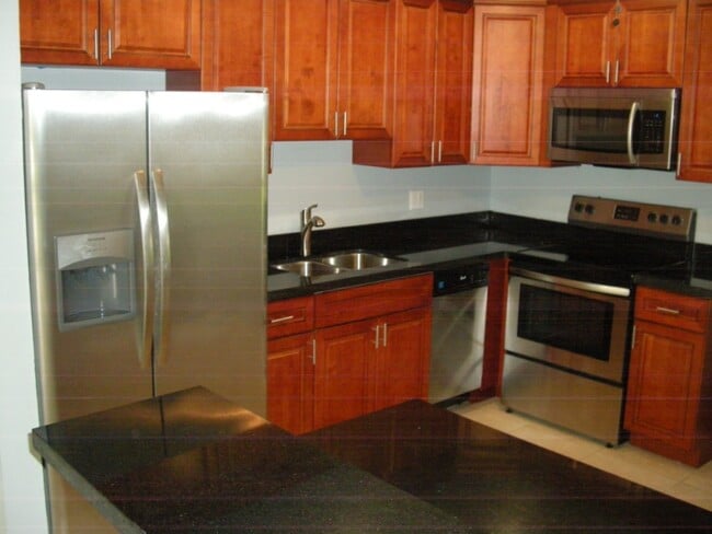 Building Photo - 2419 NE 2nd Ave