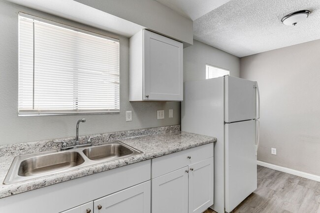 Building Photo - HOUSING CHOICE VOUCHER APPROVED! **MOVE IN SPECIAL! $500 OFF FIRST MONTH'S RENT!**