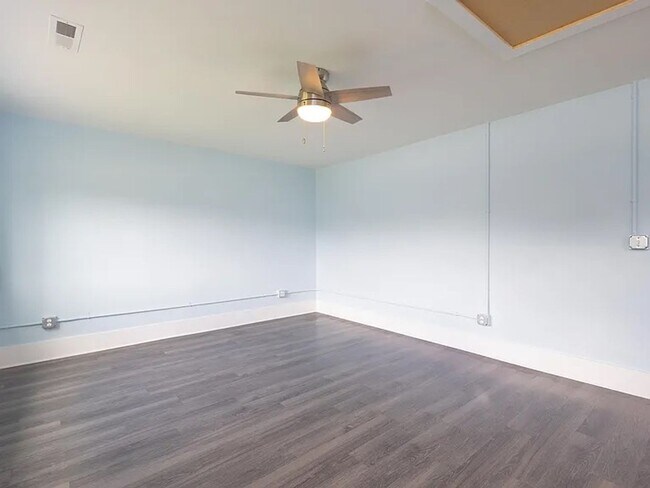 Building Photo - 2 Bedrooms • 2 Full Bathrooms • ~1,254?sq?ft • ~0.34-acre lot