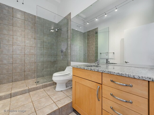 Building Photo - 728 W Jackson Blvd