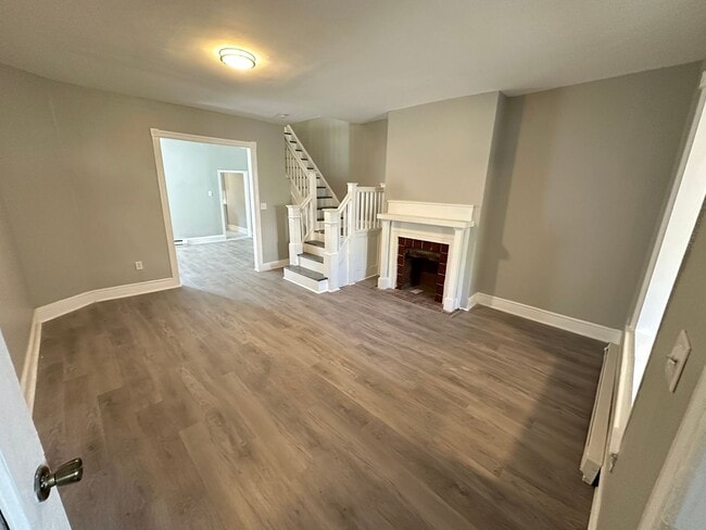 Building Photo - Discover the charm of this spacious 3-bedr...