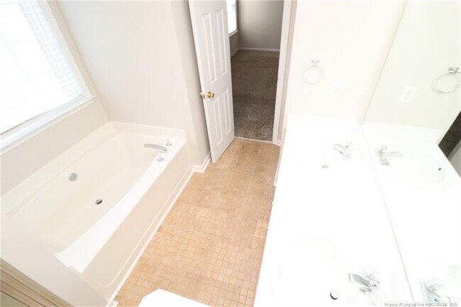 Building Photo - 305 Firefly Rd