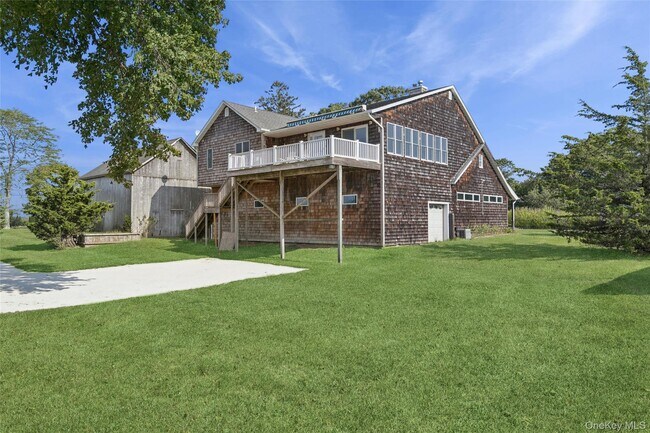 Building Photo - 335 Herricks Ln