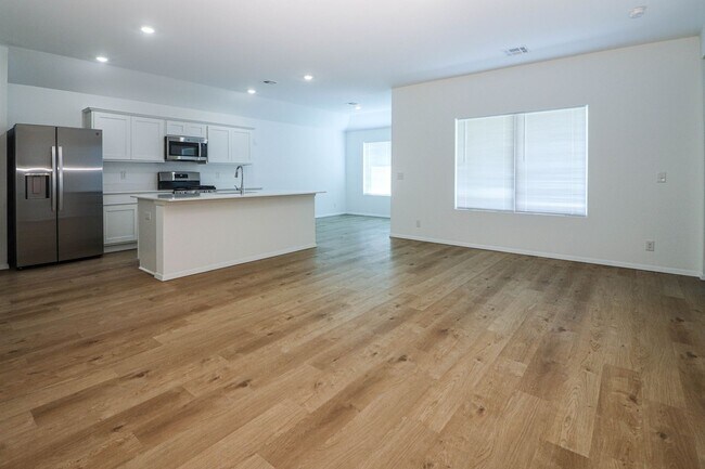 Building Photo - 3202 S 15th Pl