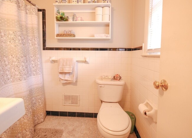 Building Photo - 51 S Main St