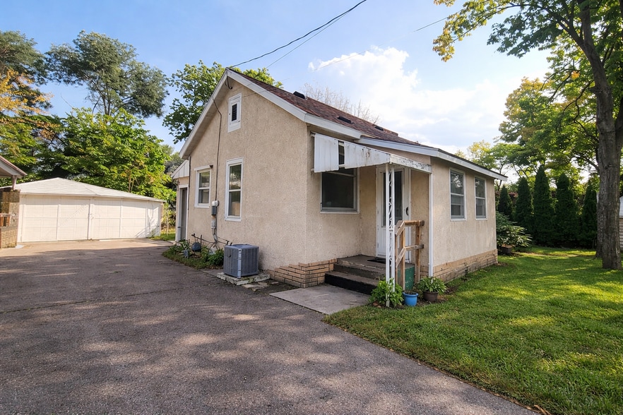 Building Photo - 1033 Zeisler St