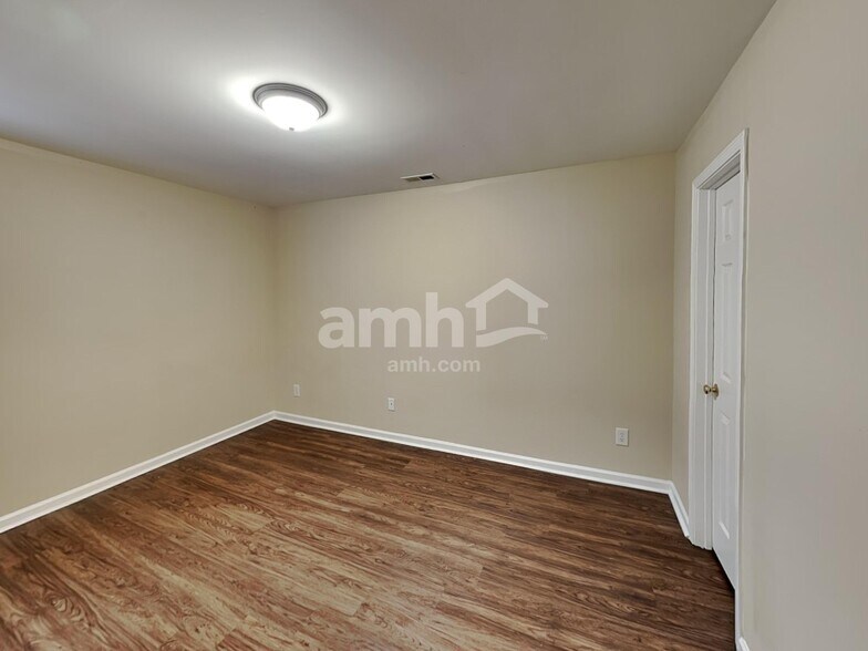 Building Photo - 4613 Cades Cove Dr