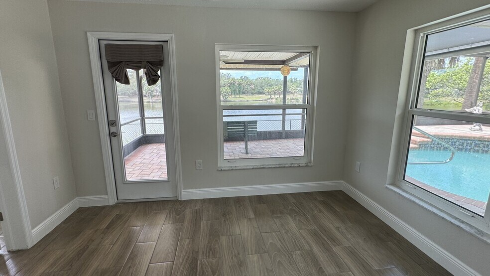 Building Photo - 7409 Lake Forest Cir