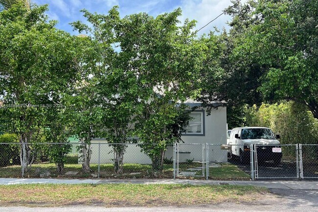 Building Photo - 763 NW 41st St