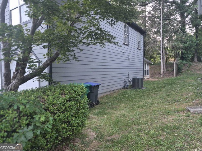 Building Photo - 1020 Hampton Hill Ct