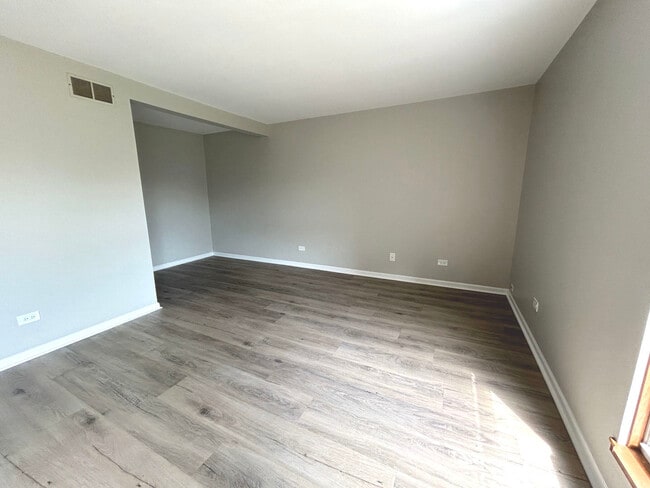 Building Photo - 1453 Chelsea Ave