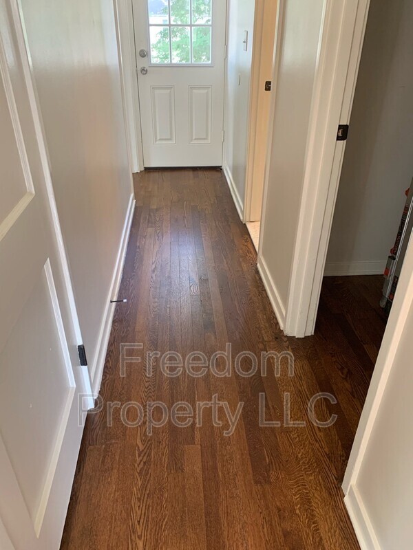 Building Photo - 38 Elmhurst Cir