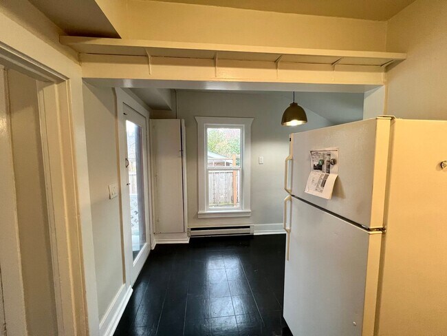 Building Photo - Phinney Ridge Cottage