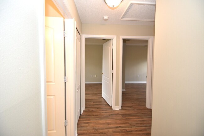 Building Photo - 3 Richelieu Ln