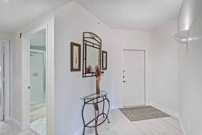 Building Photo - 500 Uno Lago Dr