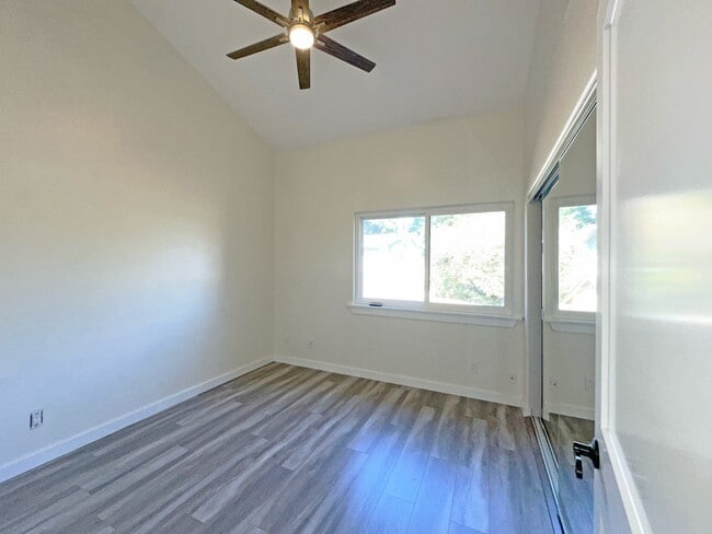 Building Photo - 407 W Pedregosa St