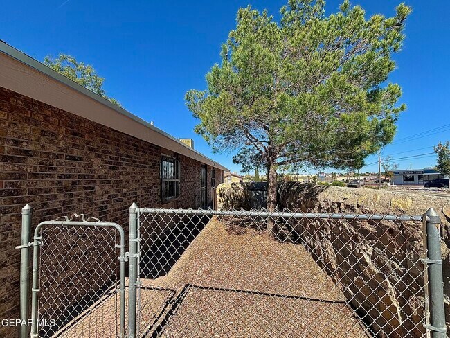 Building Photo - 11450 Sundrop Ct