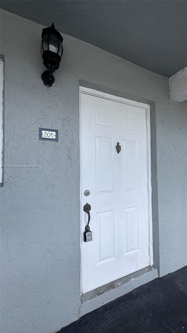 Building Photo - 7320 NW 85th Ct