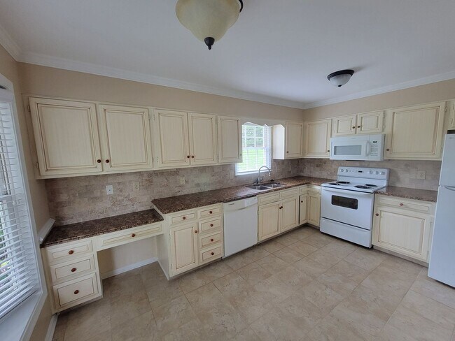 Building Photo - 2 Bedroom 2.5 Bathroom Townhome