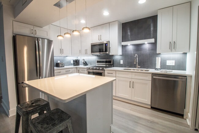 Building Photo - 67 S Lake Dr