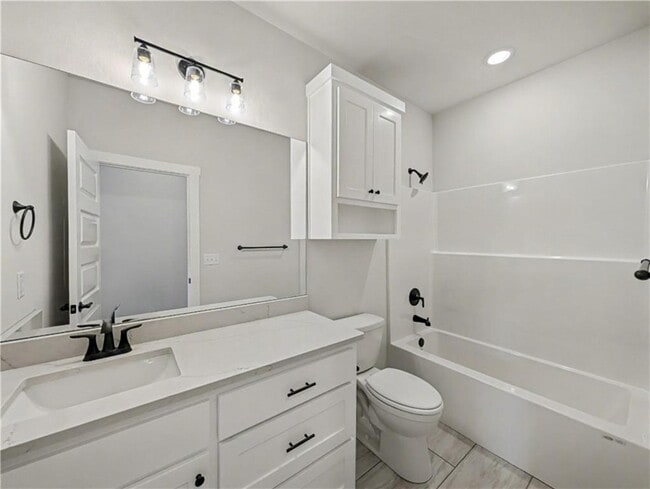 Building Photo - 6807 SW Basswood Ave