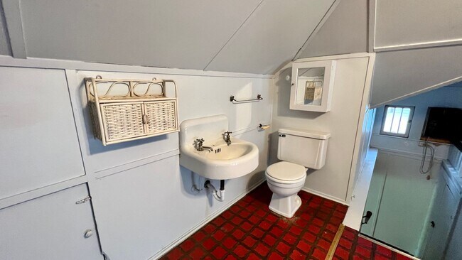 Building Photo - 1401 Logan St SE