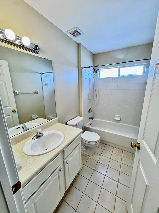 Building Photo - 1125 Mosswood Chase