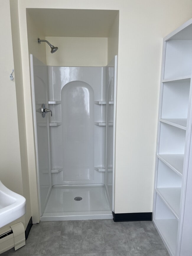 Building Photo - 24 Common St