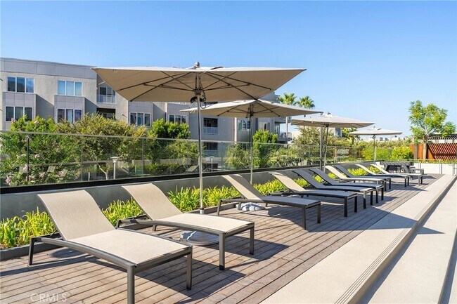 Building Photo - 3211 Rivington