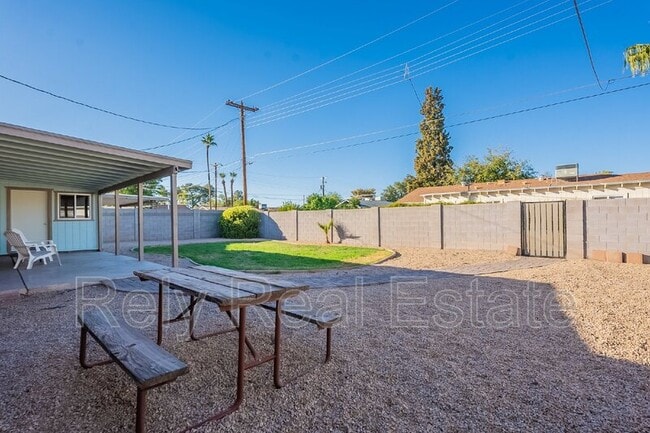 Building Photo - 8416 E Rancho Vista Dr