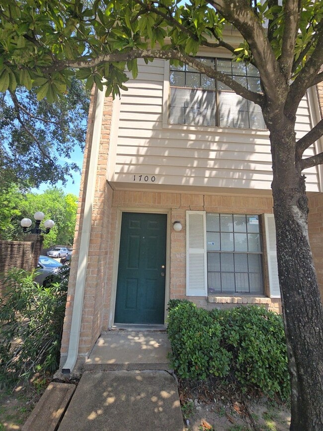 Building Photo - 14600 Fonmeadow Dr