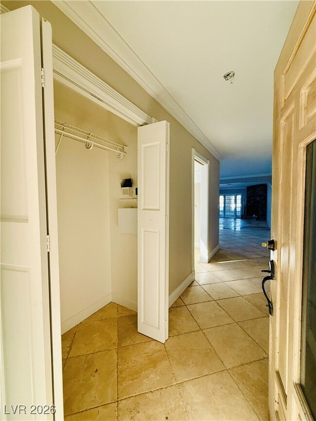 Building Photo - 3416 Cll Del Torre