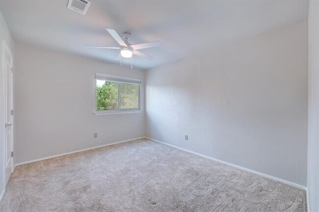 Building Photo - 10408 Doering Ln