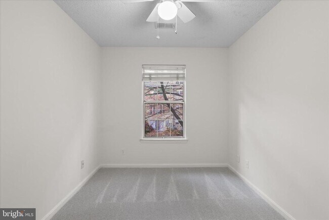 Building Photo - 12018 Golf Ridge Ct